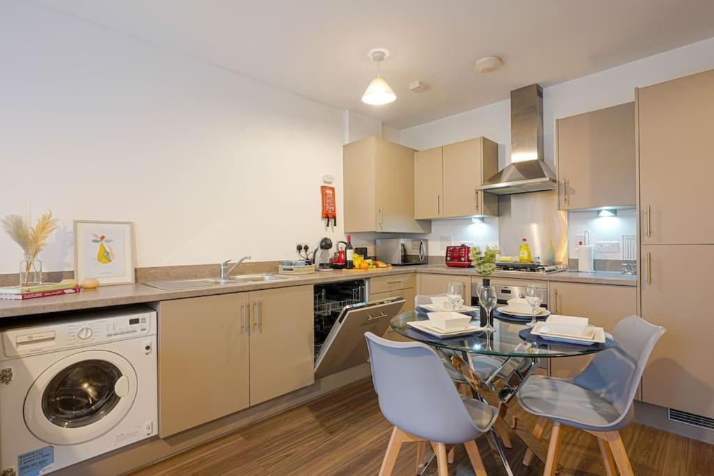 Luxury Campbell Park Apartments In Central Mk With Balcony, Free Parking & Smart Tv With Netflix By Yoko Property Μίλτον Κέινς Εξωτερικό φωτογραφία