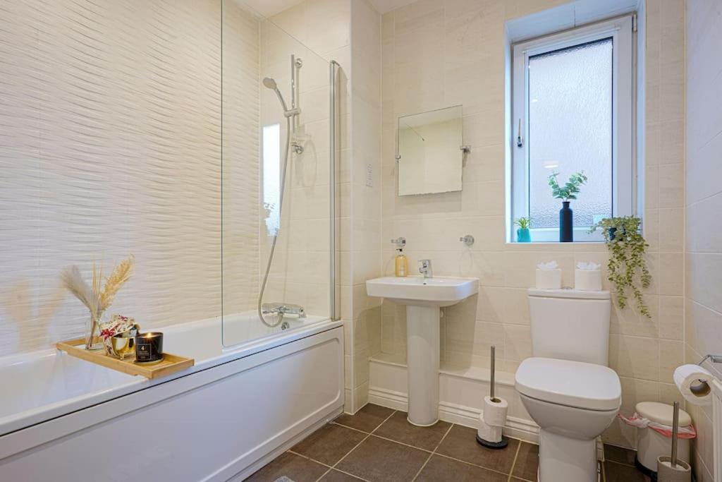 Luxury Campbell Park Apartments In Central Mk With Balcony, Free Parking & Smart Tv With Netflix By Yoko Property Μίλτον Κέινς Εξωτερικό φωτογραφία